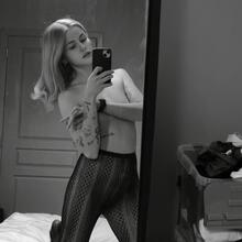  Nude