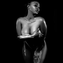  Nude