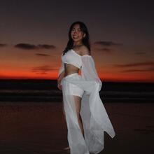 Nude