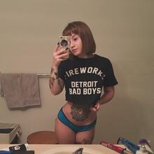  Nude