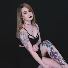  Nude
