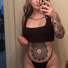  Nude