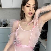  Nude
