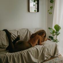  Nude