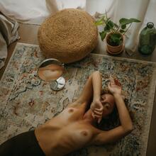  Nude