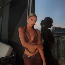  Nude