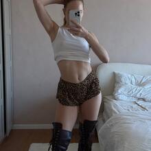  Nude