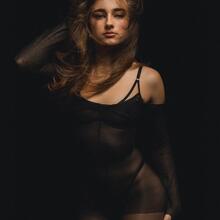  Nude