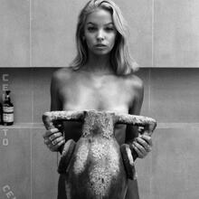  Nude