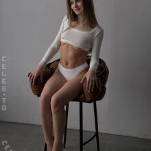  Nude