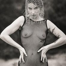  Nude