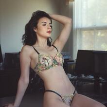  Nude
