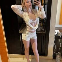  Nude