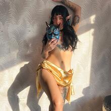  Nude