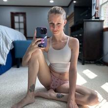 Nude