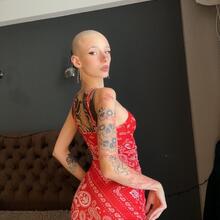  Nude