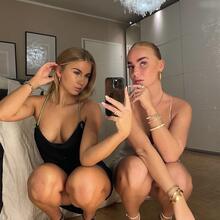  Nude