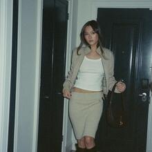  Nude