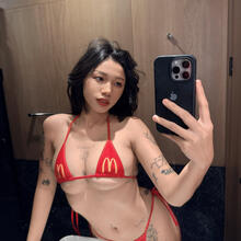  Nude