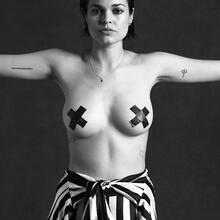  Nude