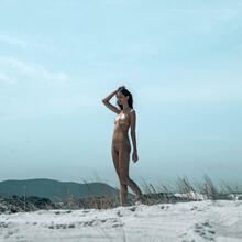  Nude