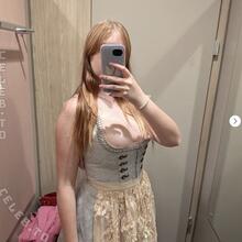  Nude