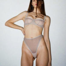  Nude