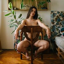  Nude