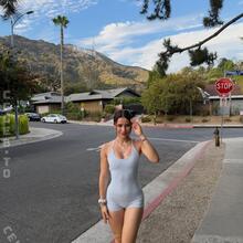  Nude
