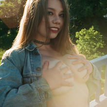  Nude
