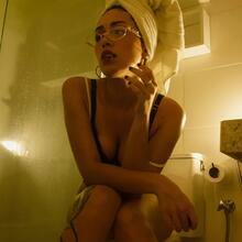  Nude