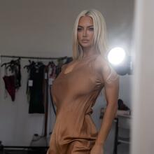  Nude