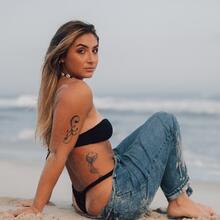  Nude