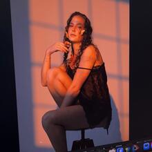  Nude