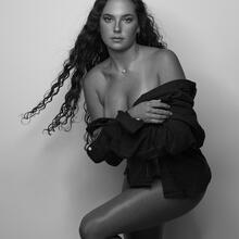  Nude