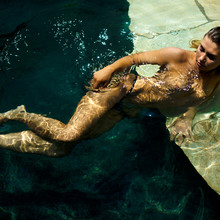  Nude