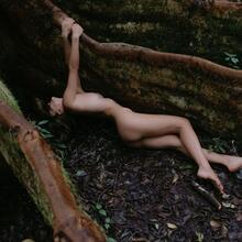  Nude