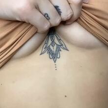  Nude