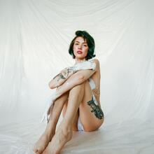  Nude