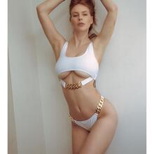  Nude