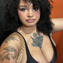  Nude