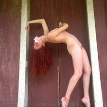  Nude
