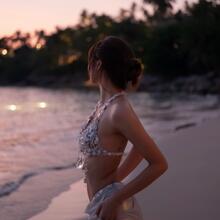  Nude