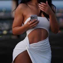  Nude