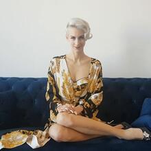  Nude