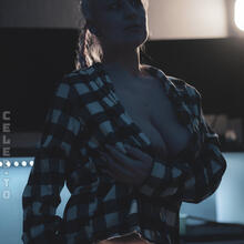  Nude