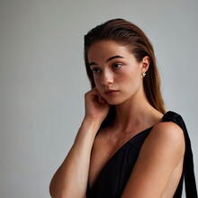  Nude