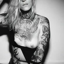  Nude