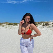  Nude