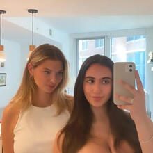  Nude